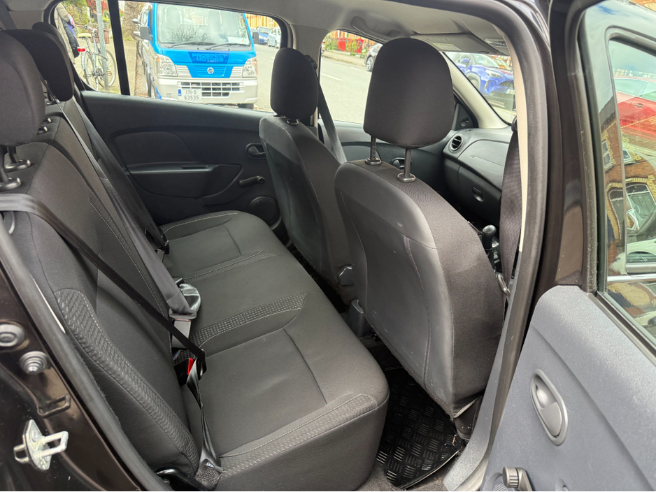 2018 Dacia Sandero - image 11