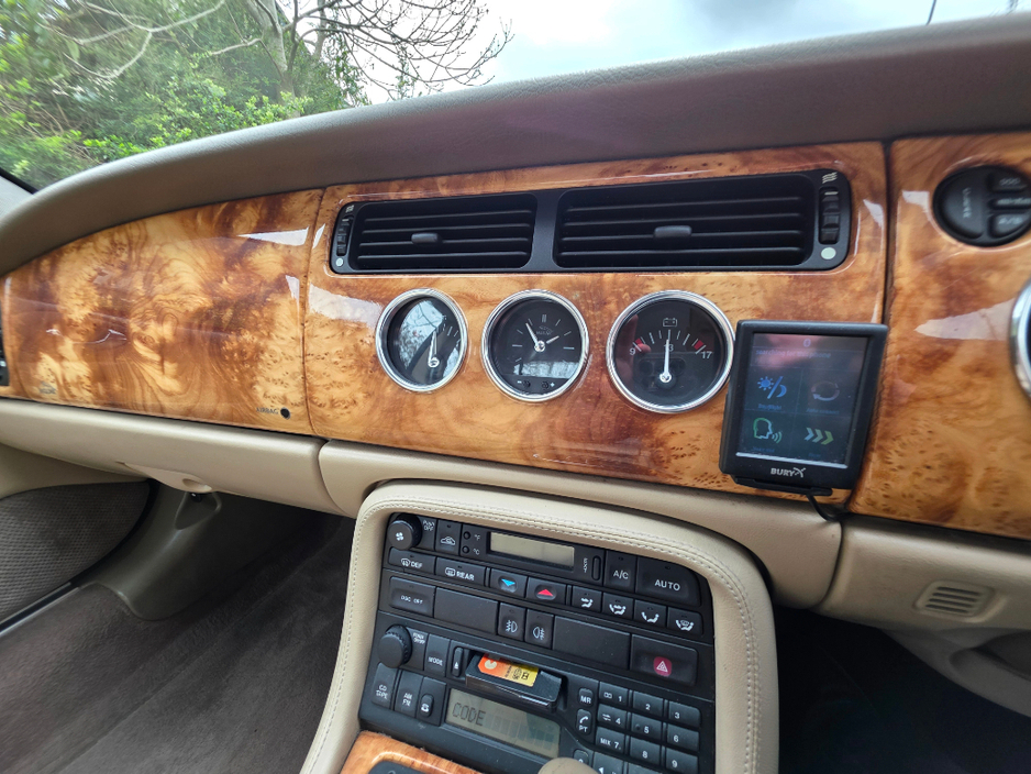 2005 Jaguar X-Type - image 13