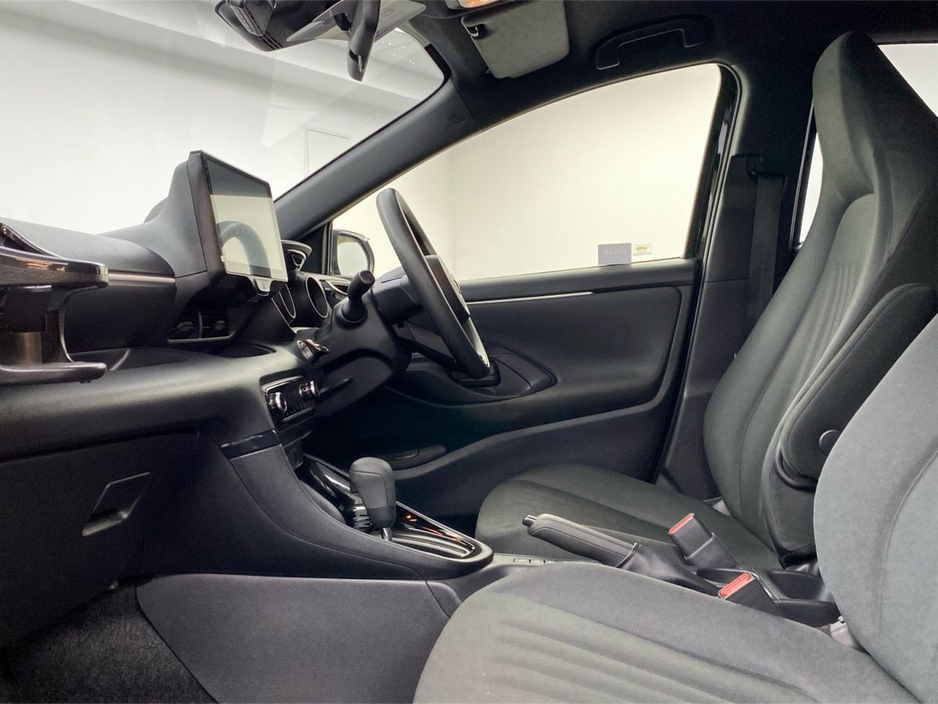 2021 Toyota Yaris - image 4