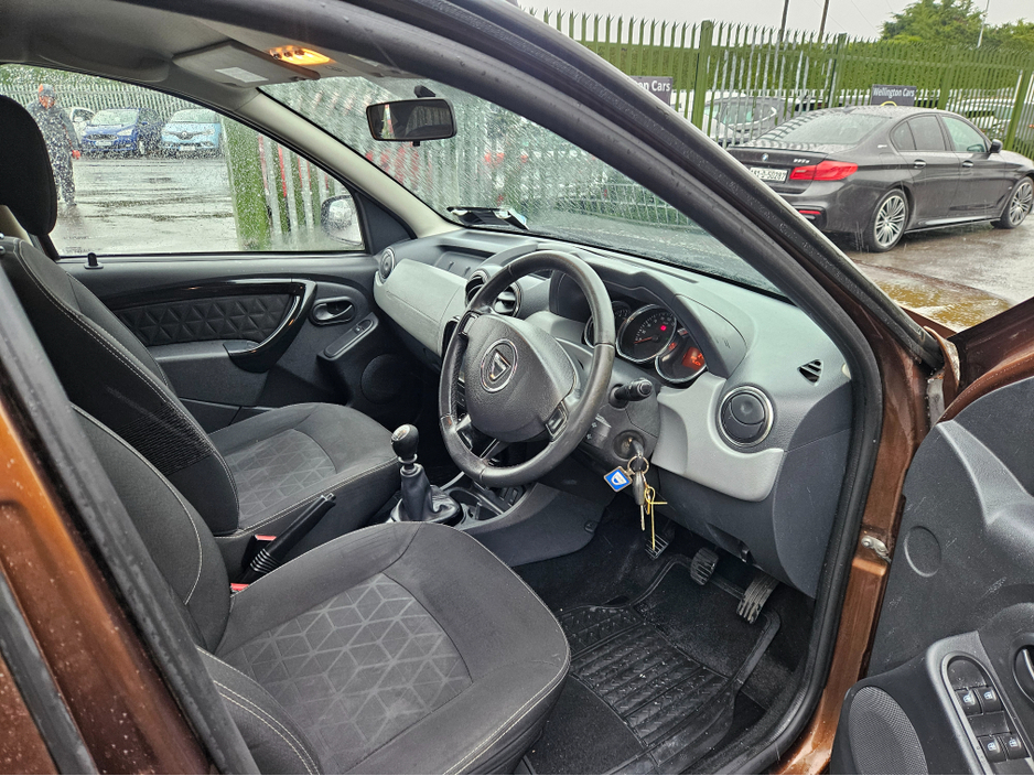 2015 Dacia Duster SIGNATURE 1.5 DCI 110 4X €5,450