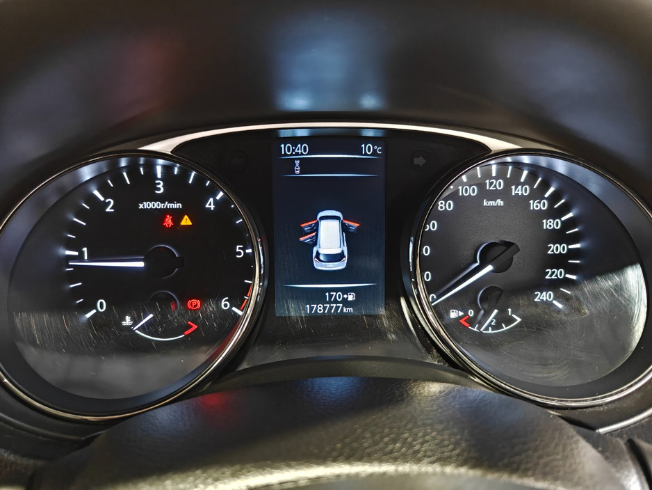 2016 Nissan X-Trail - image 13