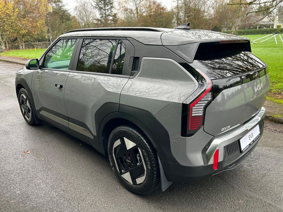 2026 Kia EV3 Order now 261 *Earth 2 up to 436 km range, Led HeadLights, sat nav radio, 7 YEAR WARRANTY, Reversing Camera, Parking Sensors, wireless charger €38,700