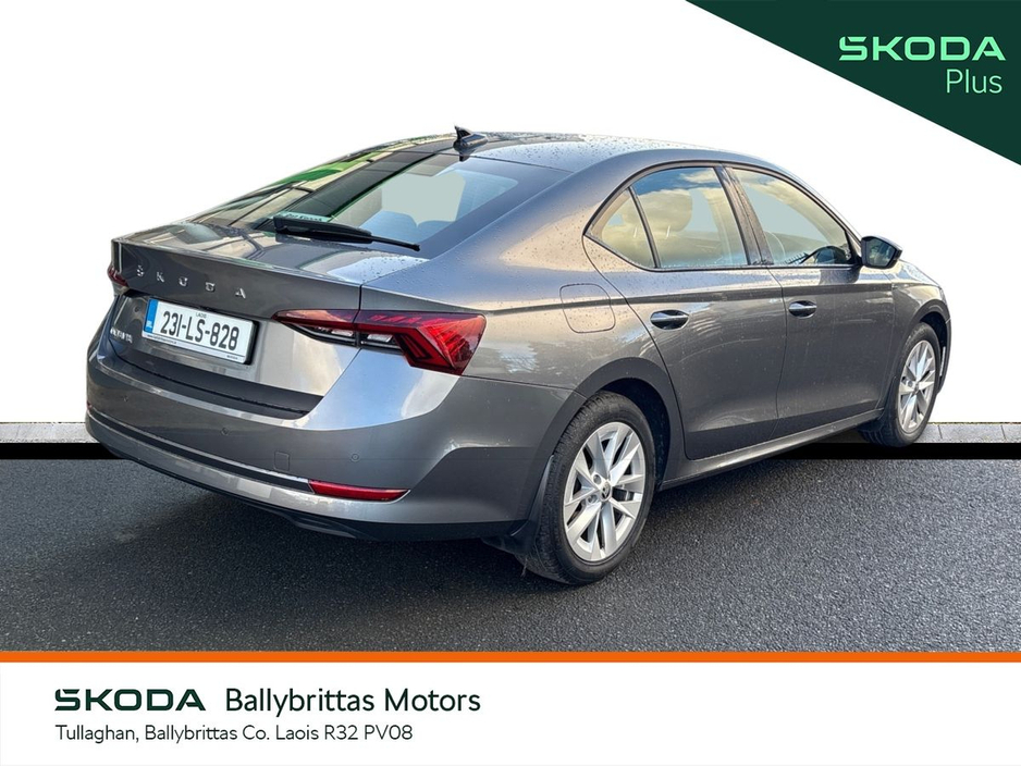 2023 Skoda Octavia - image 3