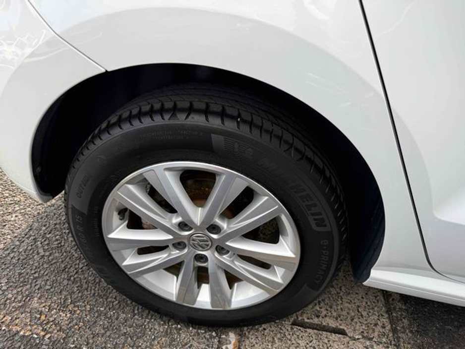 2016 Volkswagen Polo - image 3