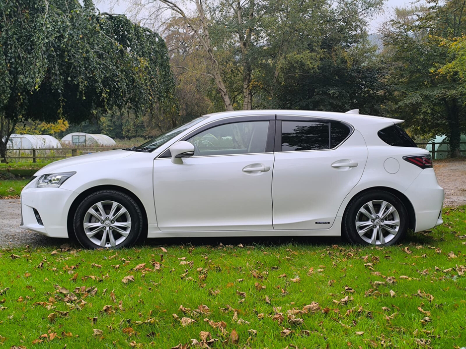 2017 Lexus CT 200 h - image 7