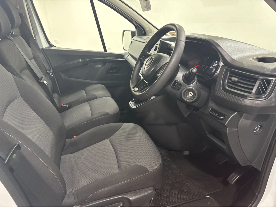 2024 Renault Trafic - image 9