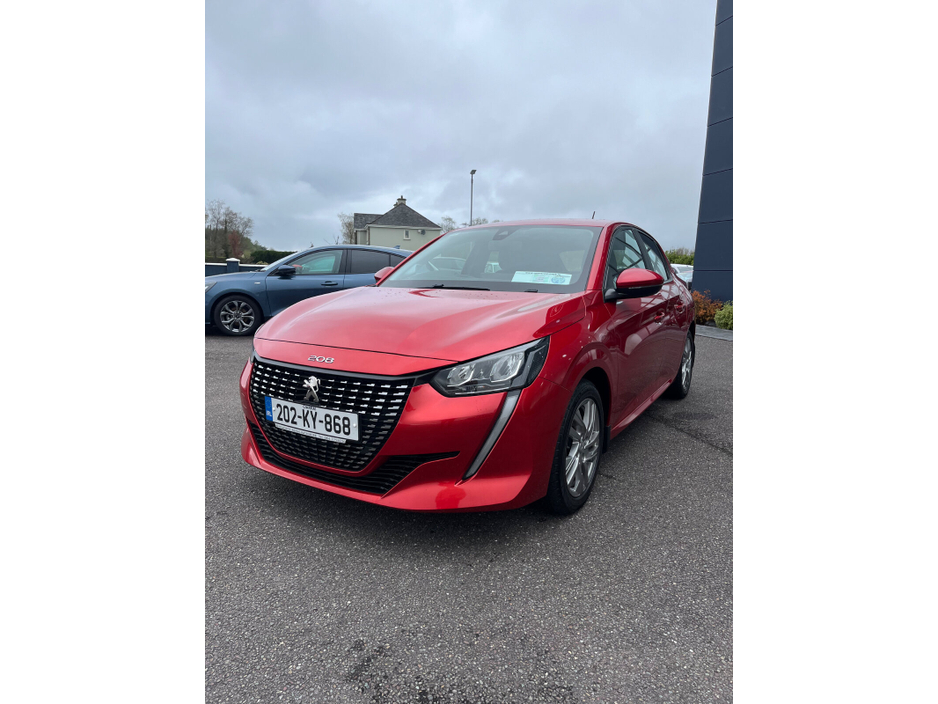 2020 Peugeot 208 - image 2