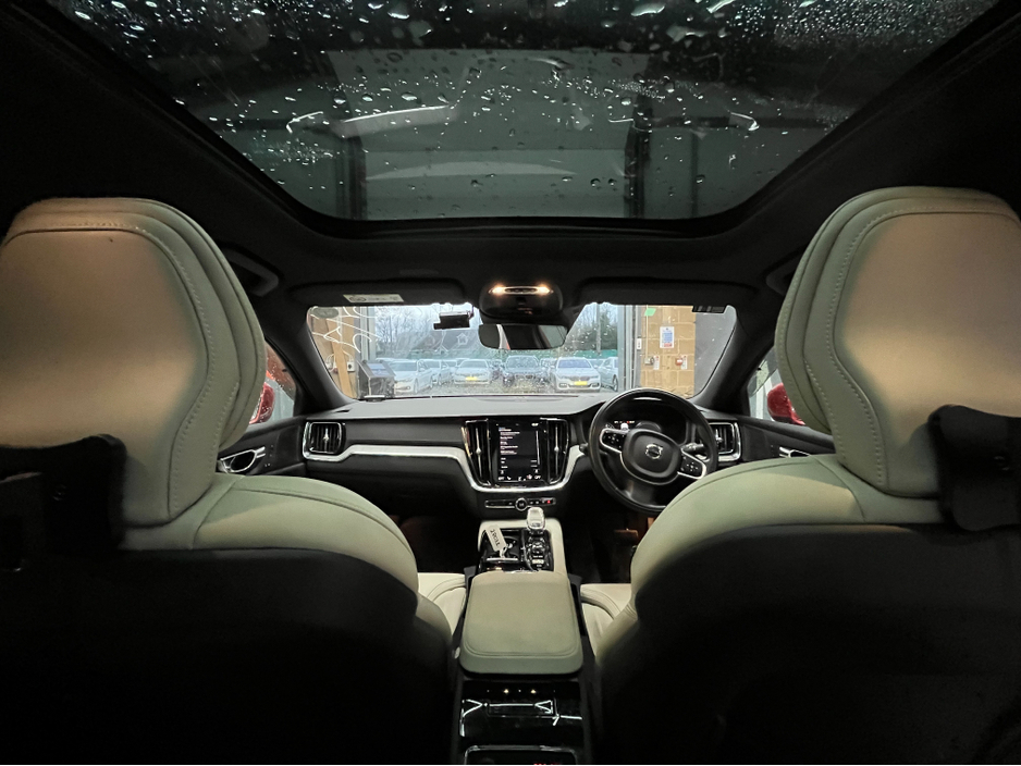 2021 Volvo V60 - image 19