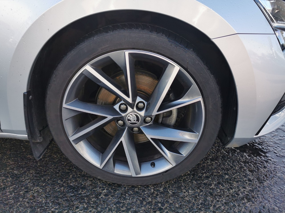 2024 Skoda Superb - image 10