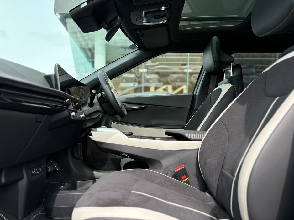 2025 Kia EV6 - image 2