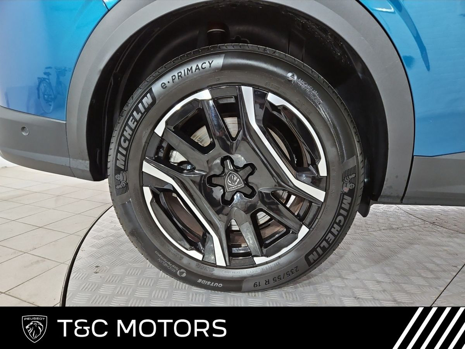 2025 Peugeot 5008 Allure Model 73kwh 210hp 500kms Range - Detachable Tow Bar €49,495