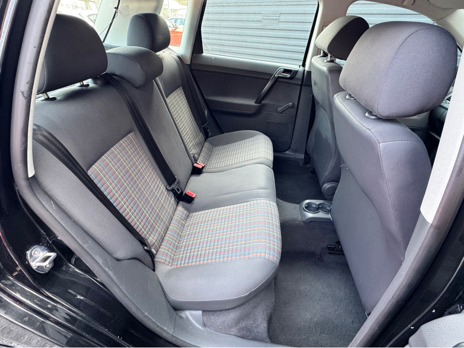 2006 Volkswagen Polo - image 9