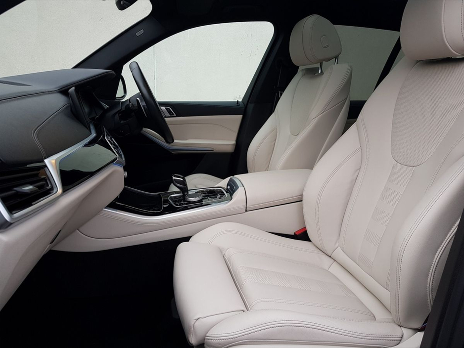 2022 BMW X5 xDrive45e xLine €67,995