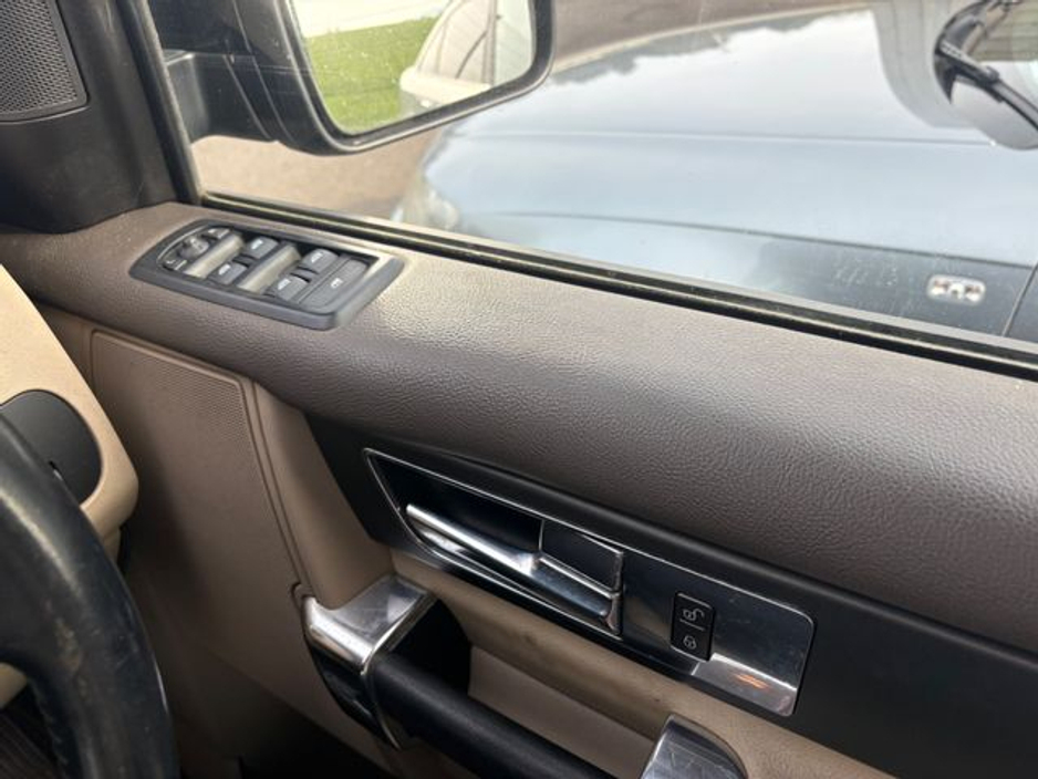 2012 Land Rover Discovery - image 26