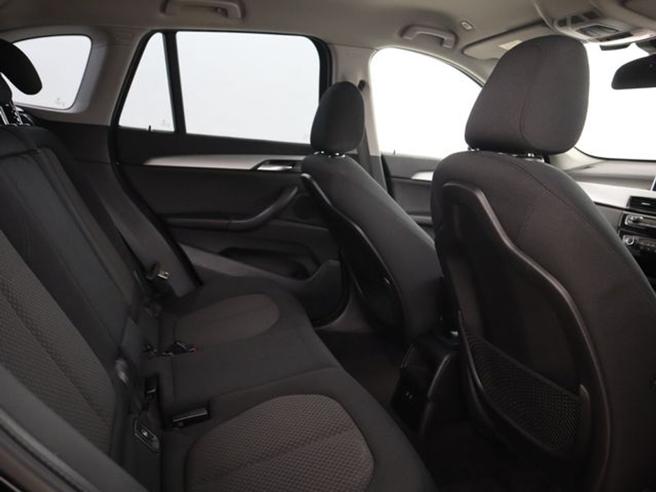 2019 BMW X1 - image 11