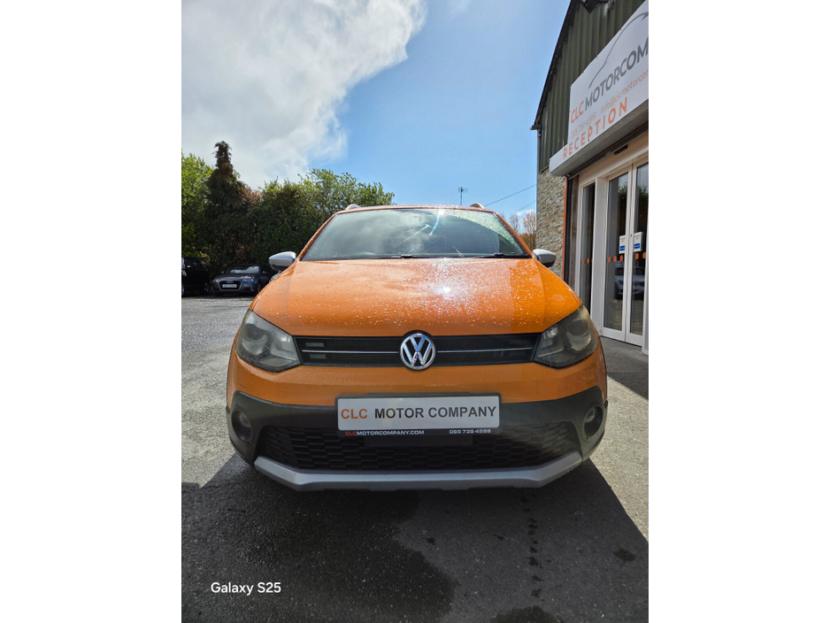 2012 Volkswagen Polo - image 3