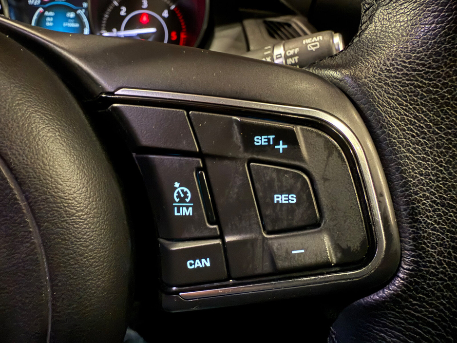 2020 Jaguar E-Pace - image 22