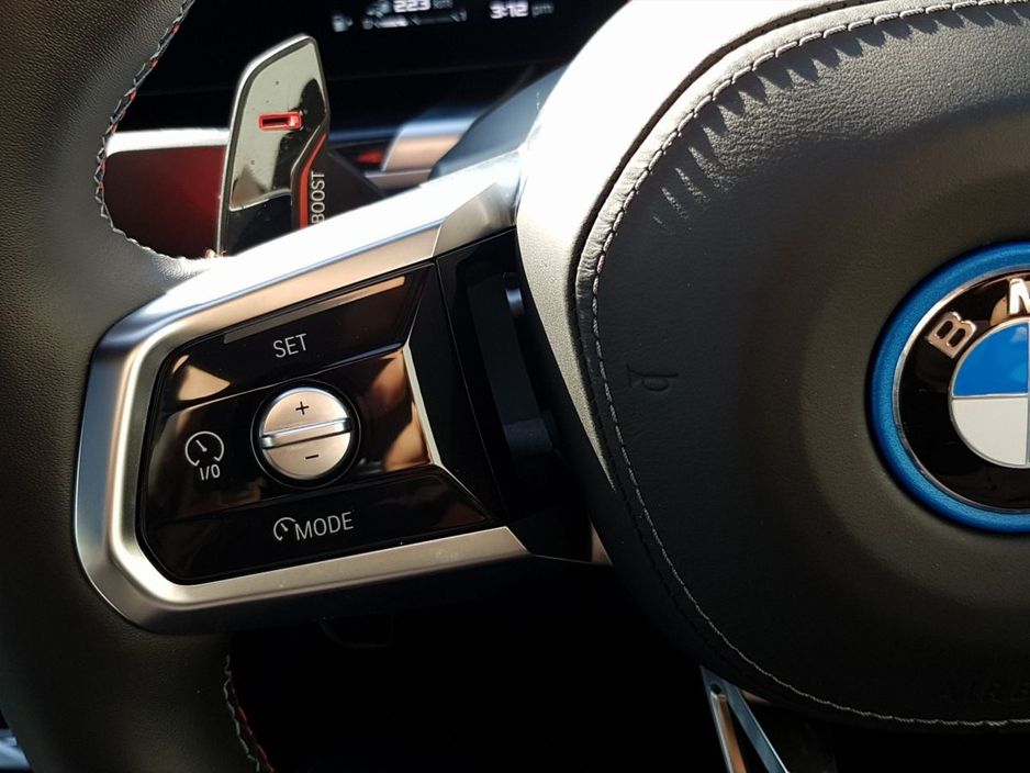 2025 BMW 7 Series - image 15