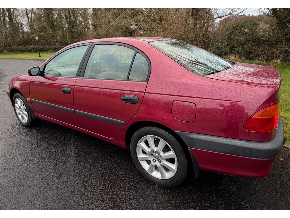 1999 Toyota Avensis - image 6