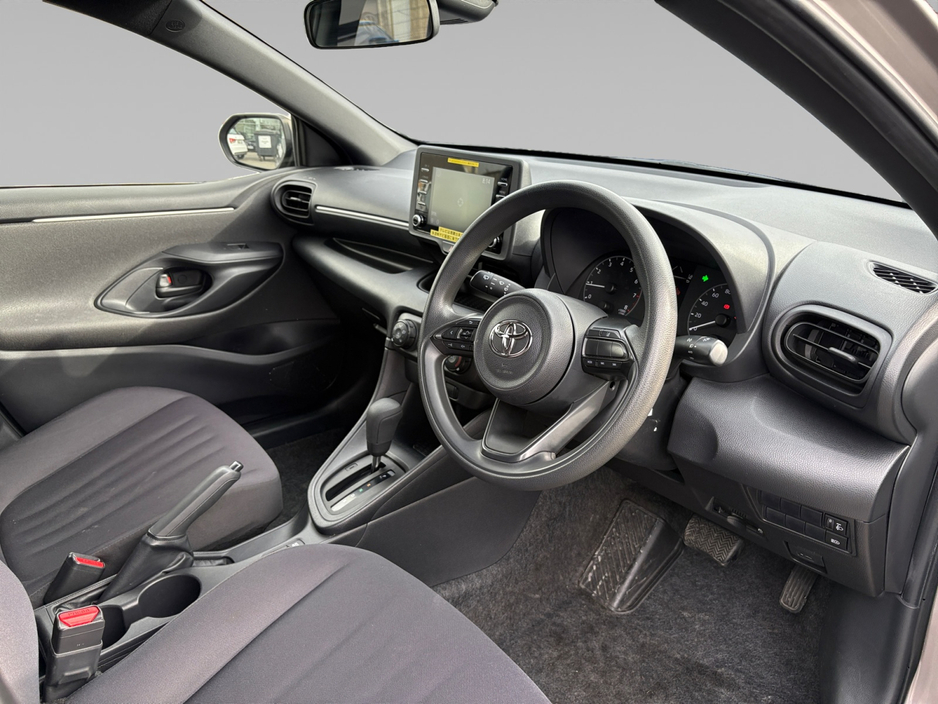 2020 Toyota Yaris - image 12