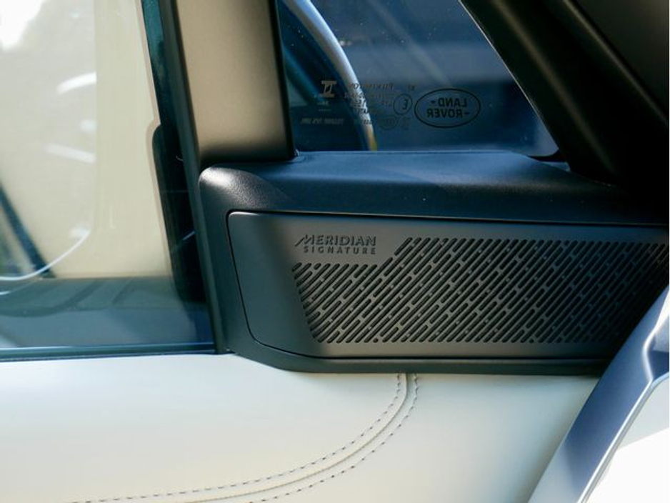 2025 Land Rover Range Rover - image 39