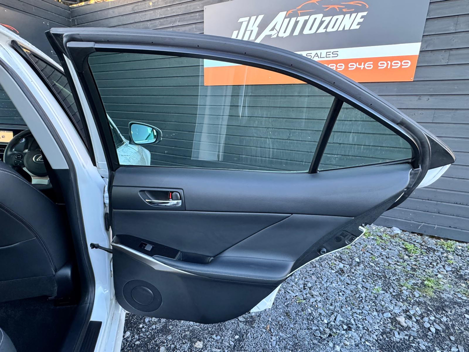 2013 Lexus IS 300 h 2.5 HYRBID €14,995