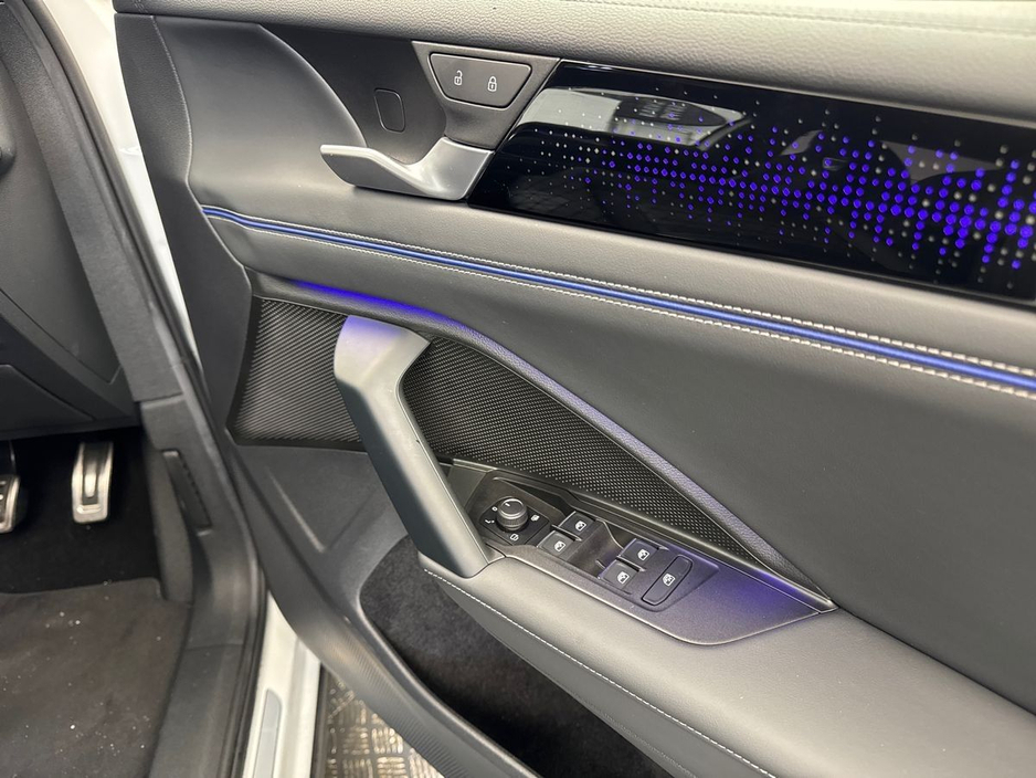 2024 Volkswagen Tiguan - image 11