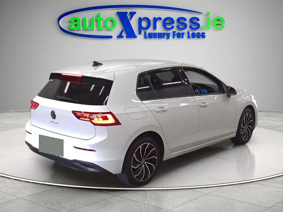 2022 Volkswagen Golf - image 3