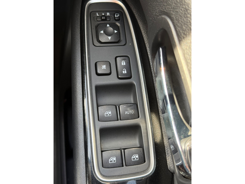 2018 Mitsubishi Outlander - image 24