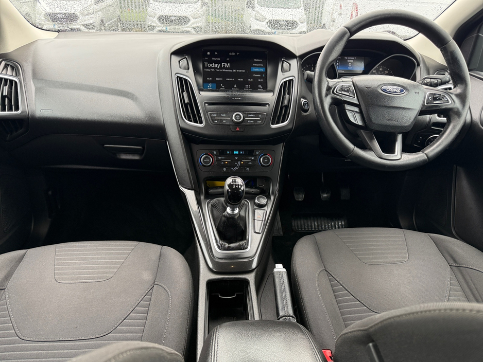 2018 Ford Focus - image 6