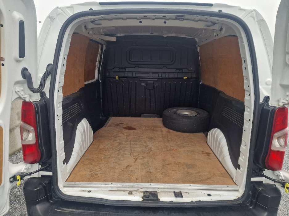 2021 Opel Combo - image 17