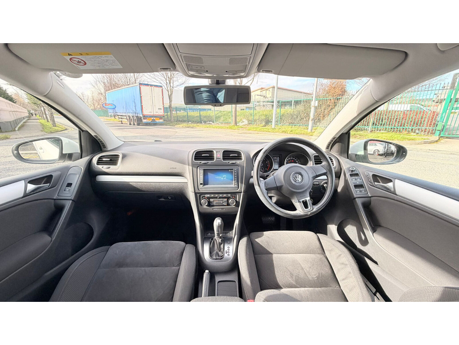 2012 Volkswagen Golf - image 23