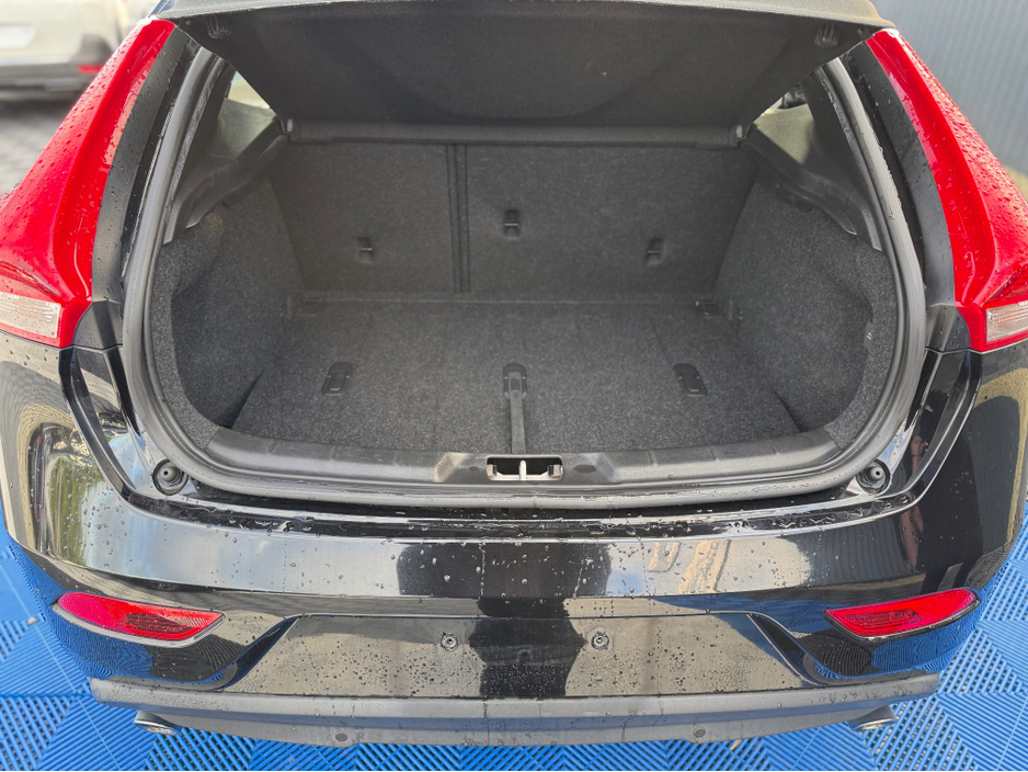 2018 Volvo V40 D4 INSCRIPTION - 2.0L DIESEL - AUTO - 12M WARRANTY - CAR: 1615 €14,950