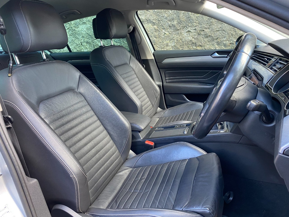 2020 Volkswagen Passat - image 9