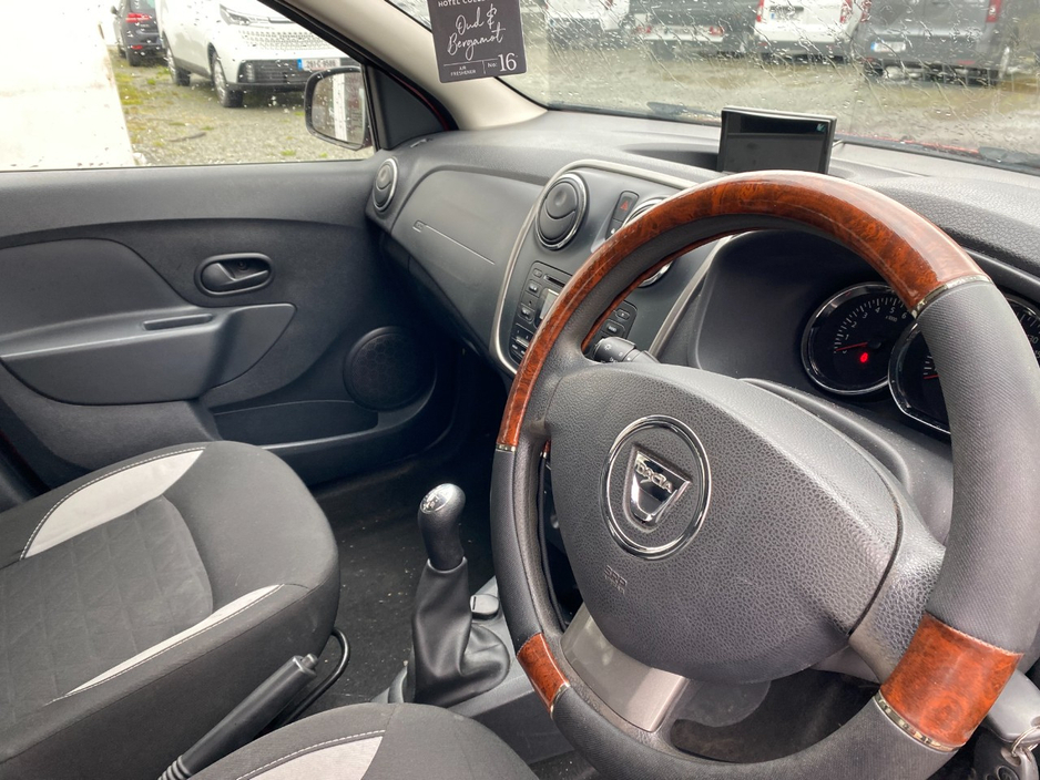2017 Dacia Sandero - image 7
