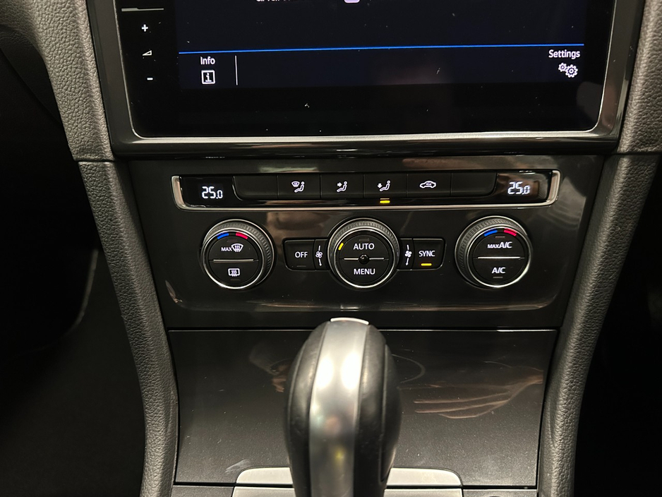 2020 Volkswagen Golf - image 32