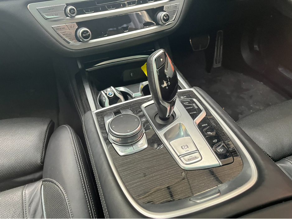 2017 BMW 7 Series - image 20