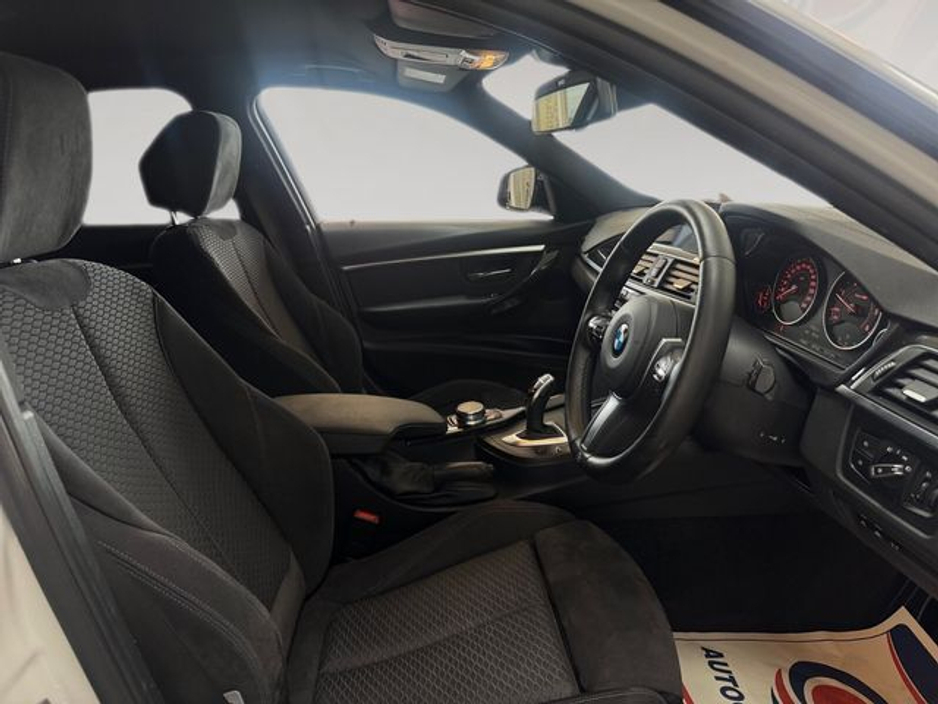 2016 BMW 3 Series - image 11