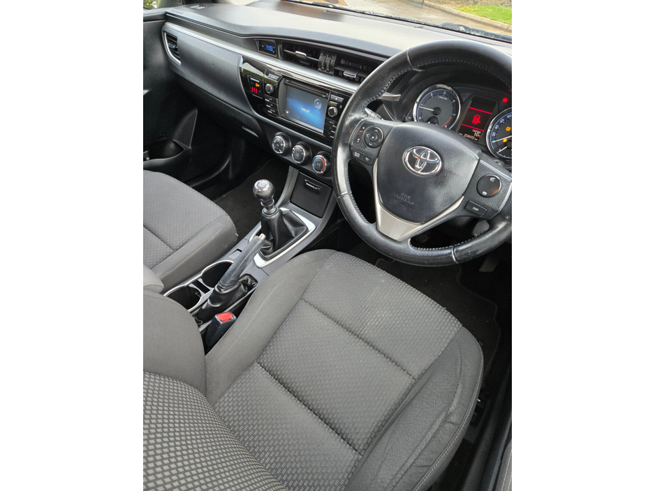 2015 Toyota Corolla - image 8