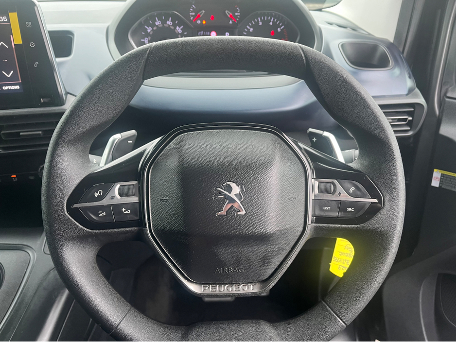 2023 Peugeot Rifter - image 13