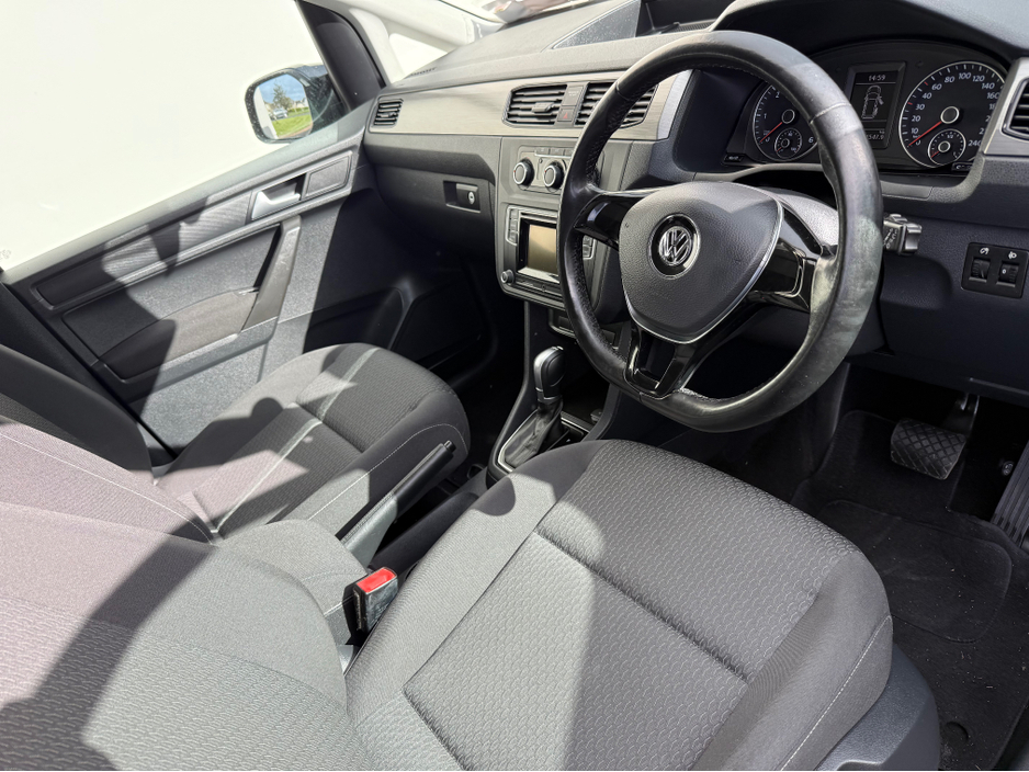 2017 Volkswagen Caddy - image 8