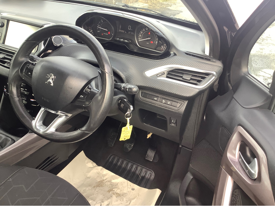 2016 Peugeot 2008 - image 7
