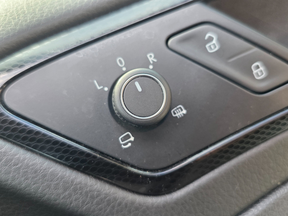 2016 Volkswagen Golf - image 20