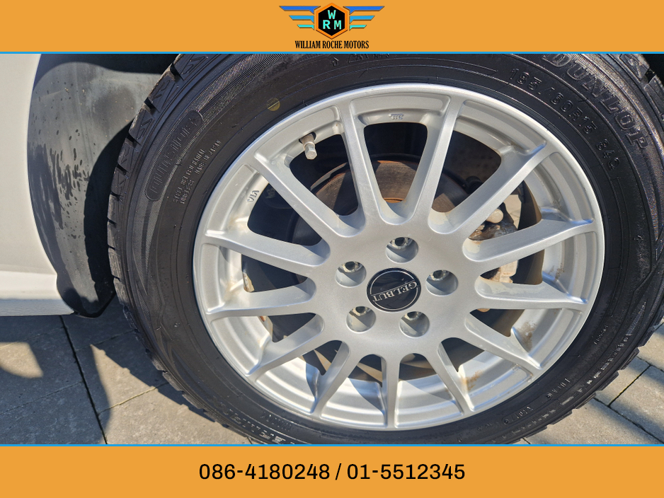 2012 Volkswagen Polo - image 9