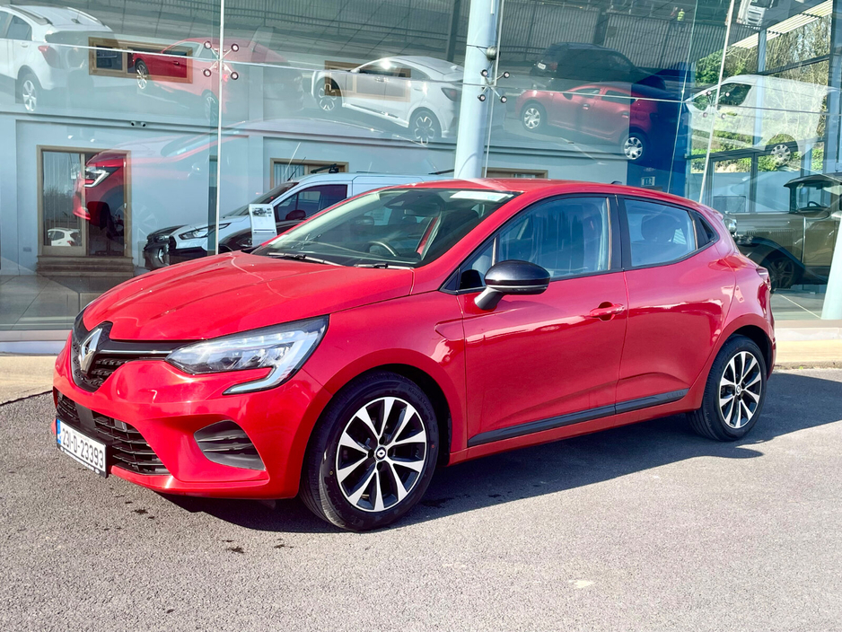 2023 Renault Clio - image 3