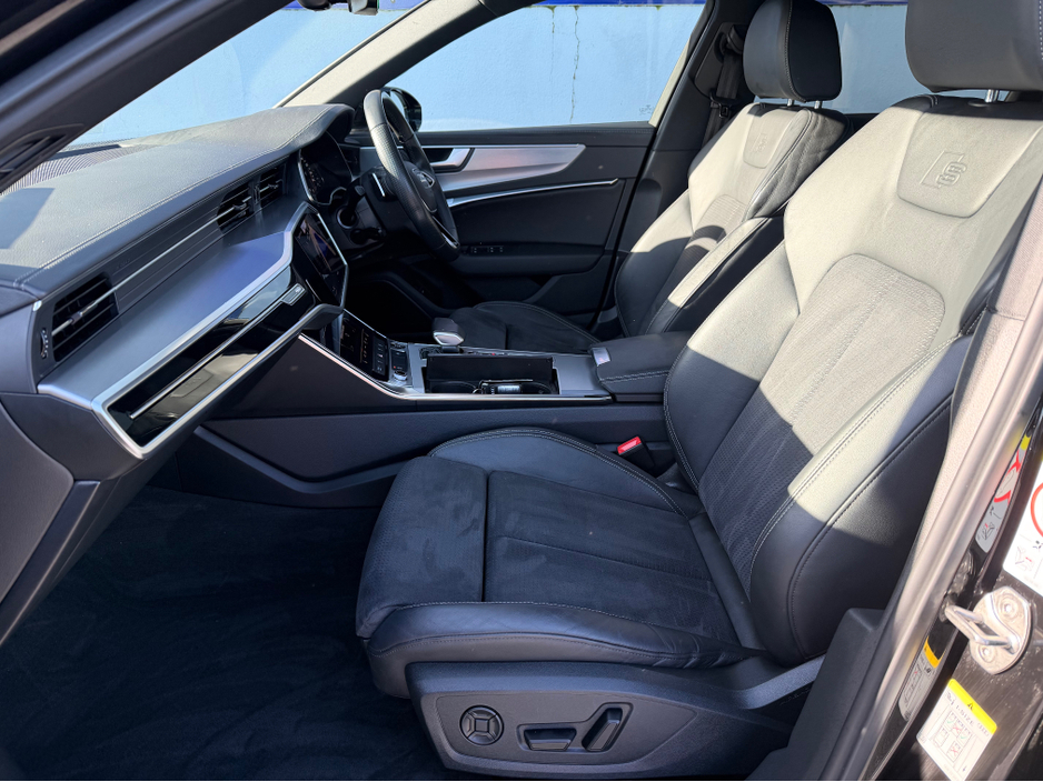 2022 Audi A6 - image 12