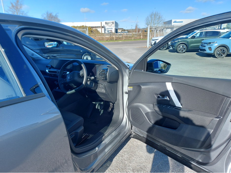 2025 Citroen C4 - image 16