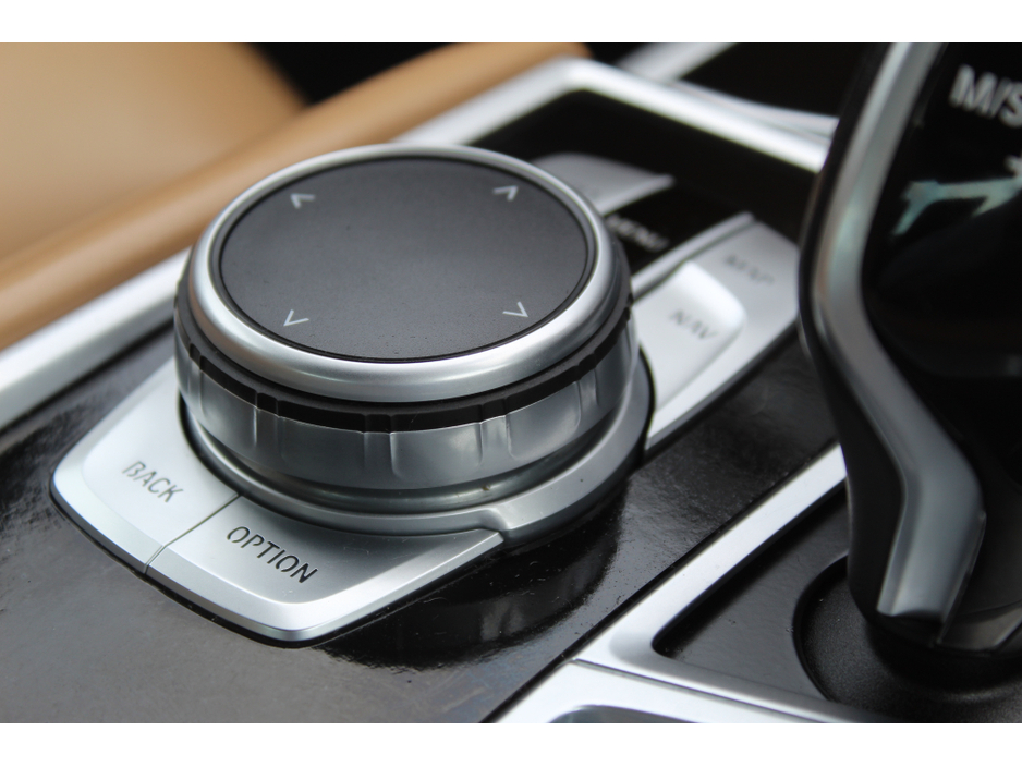 2019 BMW 7 Series - image 11