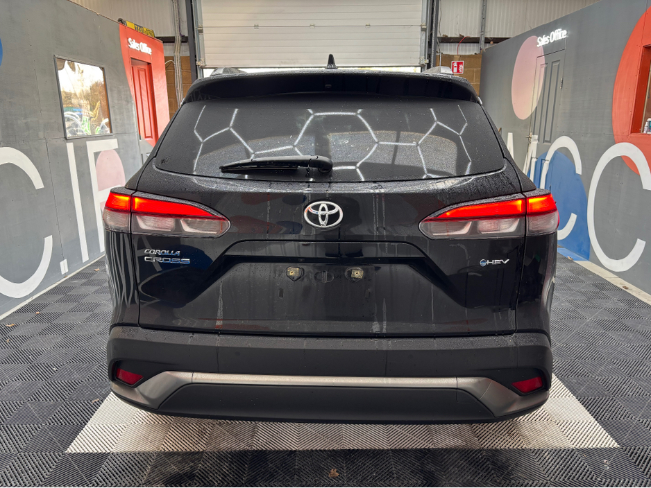 2024 Toyota Corolla Cross - image 3