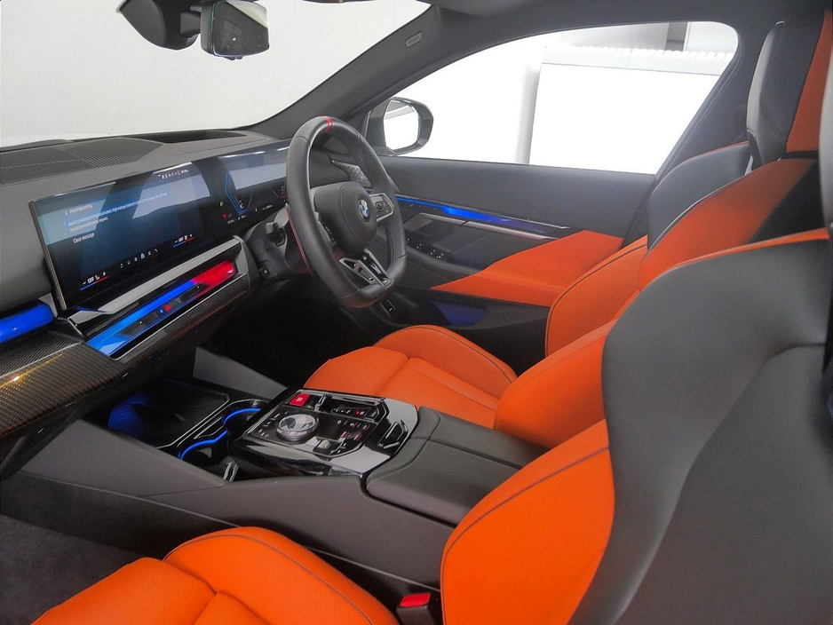 2025 BMW M5 - image 7